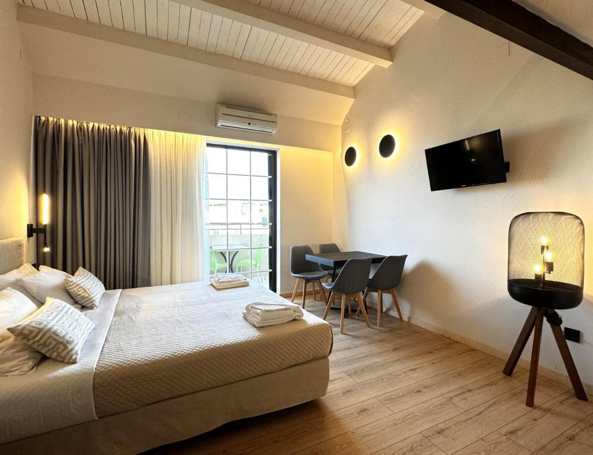 העיירה רתימנו Elina Hotel Apartments מראה חיצוני תמונה