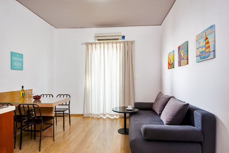 העיירה רתימנו Elina Hotel Apartments מראה חיצוני תמונה